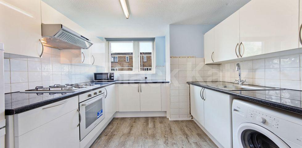 			UNDER OFFER , 4 Bedroom, 1 bath, 1 reception Apartment			 Amina Way, London Bridge/Bermondsey Borders